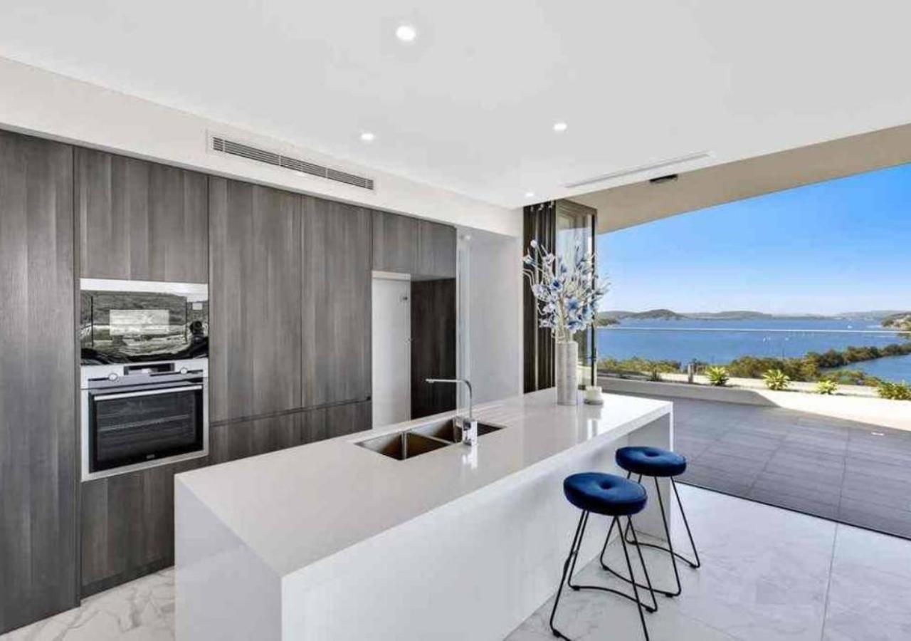 Stylish Penthouse With Views & Jacuzzi Apartment Gosford Exterior photo